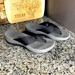 Clarks Cloudsteppers Arla Glison Soft Cushioned Black Flip Flop Sandals Size 6